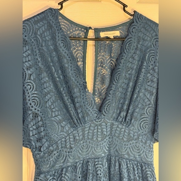 FRANCESCA’S Tori Blue lace shift dress - Picture 4 of 6